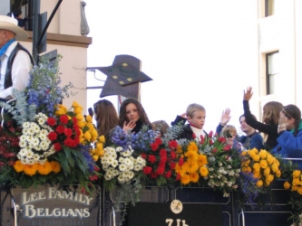 Photos de Mackenzie Rosman - Pasadena Rose parade 2005 - 0